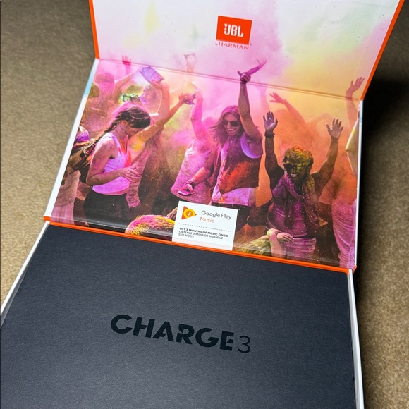 JBL Black Wireless Speaker Charge 3 - Picture 6 of 12